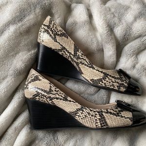 🎁  Cole Haan Elsie Snakeprint wedge 8M
